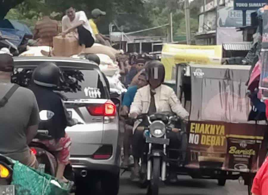 Minta Dishub Langkat Tertibkan Pengendara Roda Tiga dan Roda Empat Melawan arah Dijalan Pajak Baru