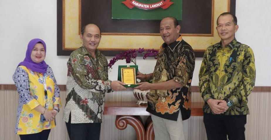 Bank Sumut Stabat Serahkan CSR ke Pemkab Langkat