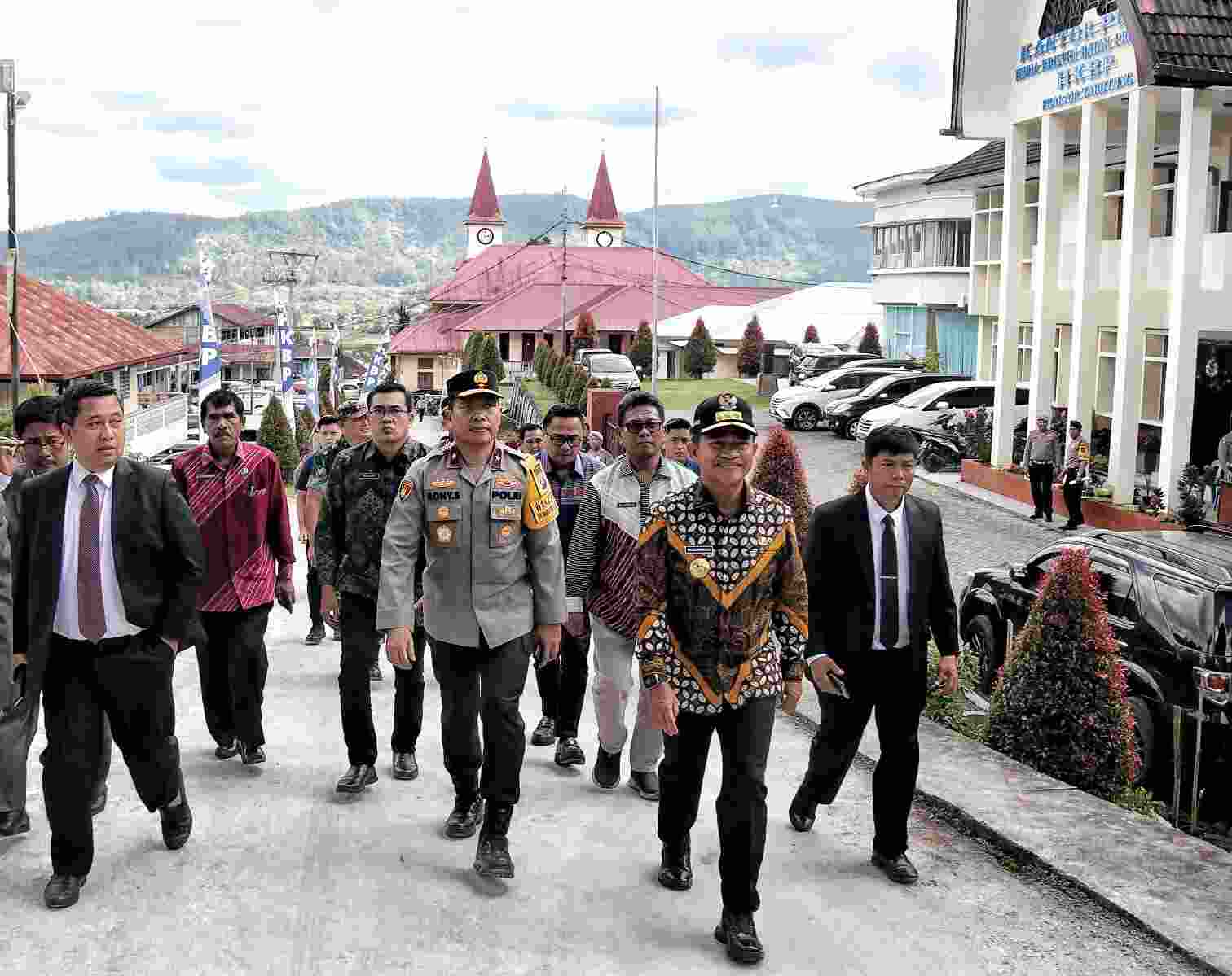 Hadiri Ibadah Syukuran Awal Tahun HKBP, Pj Gubernur Sumut Ajak Sukseskan Pemilu 2024   