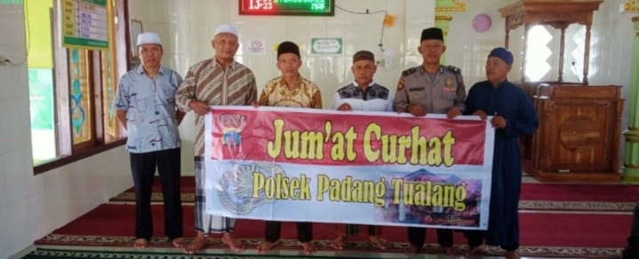 Membangun kedekatan Polri kepada masyarakat, Polsek Padang Tualang Laksanakan Program Giat Jumat Curhat