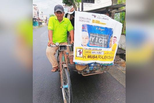 Kakek Apuak Sebatangkara, Terpaksa Tidur Dibecak Dayung   