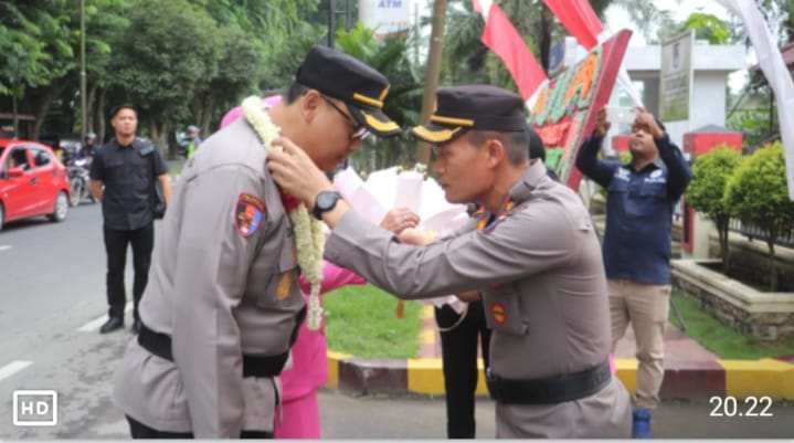 Kapolres Langkat Baru AKBP David Triyo Prasojo Terima Penyambutan dan Penghormatan saat Tiba di Polres Langkat