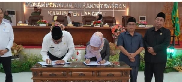 Pj Bupati Langkat Faisal Hasrimy hadiri Paripurna Pengesahan Perda Bangunan Gedung dan RPJPD 2025 – 2045