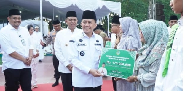 Wali kota Medan Hadiahkan Umroh kepada warga Langkat, dalam Safari Dakwah dan Tabligh Akbar