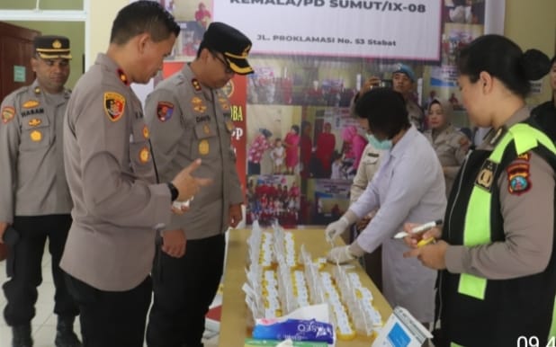 Berikan Contoh Kepada Anggota, Kapolres Langkat Ikut Tes Urine