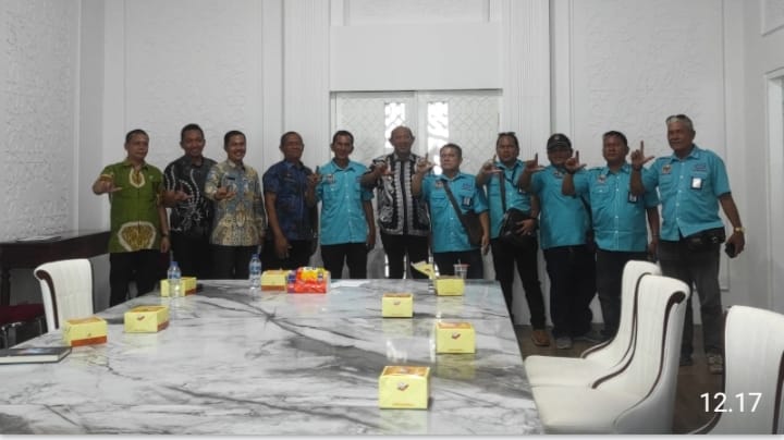BUPATI LANGKAT TERIMA AUDENSI DPC IMO INDONESIA KABUPATEN LANGKAT DIRUANG KERJANYA