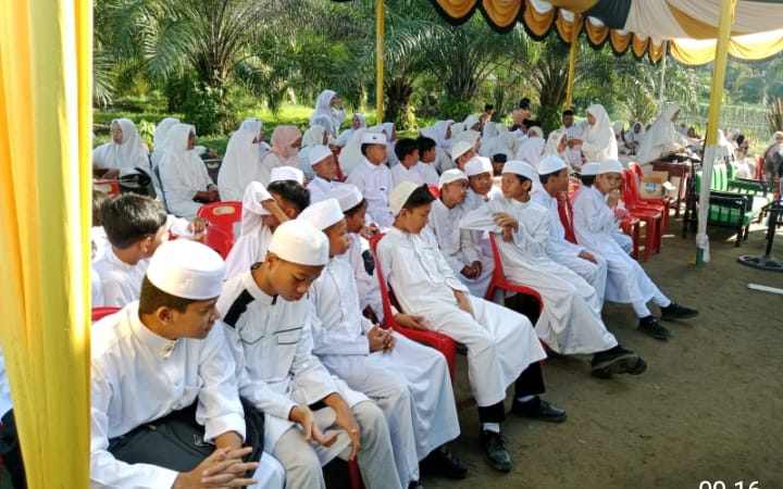 MIN 6 LANGKAT SUKSESKAN KHATAM PENGHARGAAN TAHFIZH QUR’AN DAN PENSI SISWA-SISWI